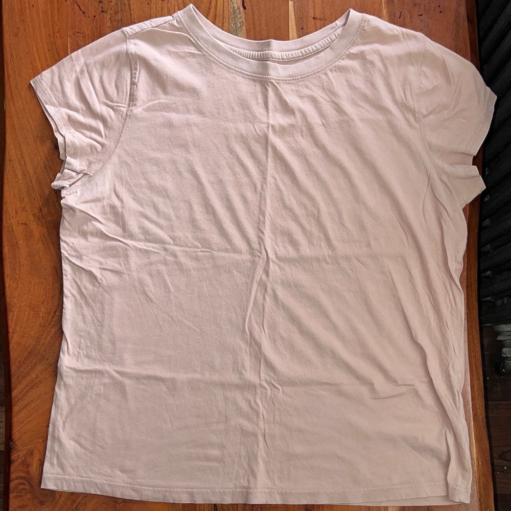 Universal Thread Women's Short Sleeve Cream Tee